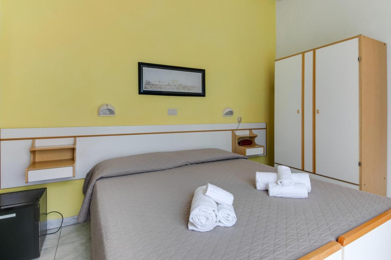 Hotel Villa Merope Rimini Exterior foto